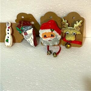 Vintage Christmas Jewelry Brochures, earrings and bracelet set